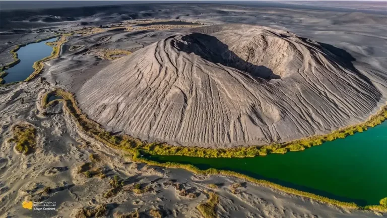 Waw Al-Namous volcano